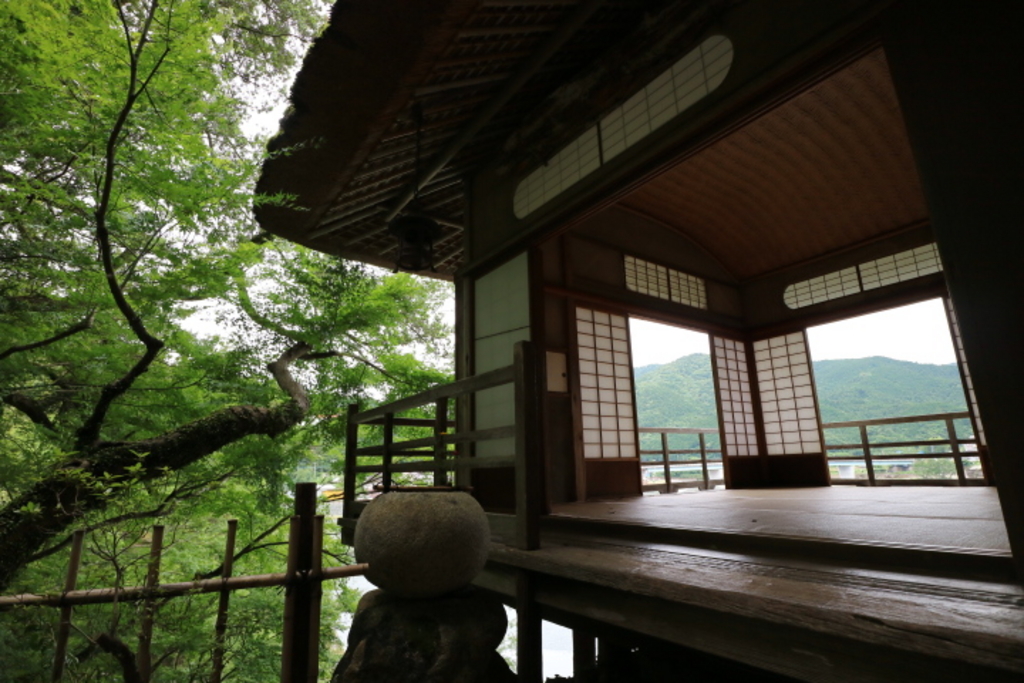 臥龍山荘