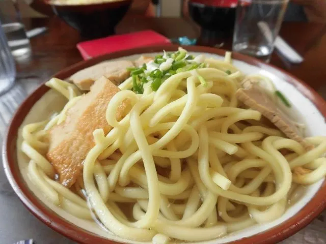 宮古島の郷土料理・宮古そばの一杯