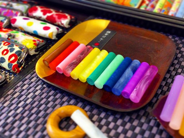 �F�Ƃ�ǂ�̈��_���q�͂�