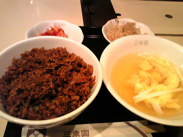 �g�����\����̎O�K���̓��e�ʐ^1