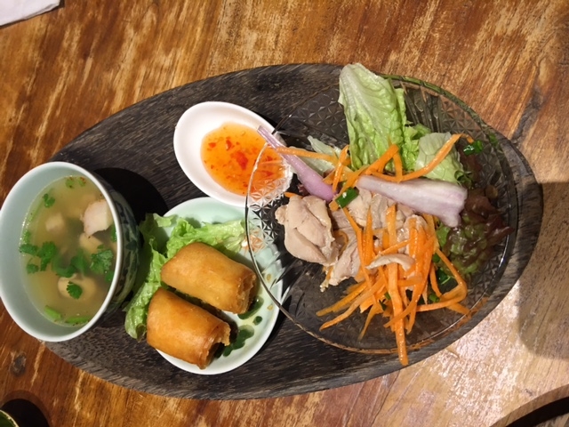 `CfBZbgȃO_asian cafe Chai Dee