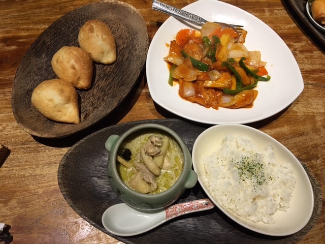 ܂asian cafe Chai Dee̓eʐ^3