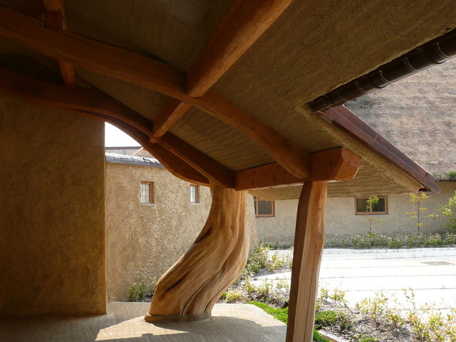 �I�̖؂��g���Č��Ă�ꂽ�J�X�e���V���b�v_���R���[�i �ߍ]����