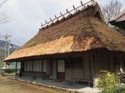 sklfh����̔g����j�`���̉Ƃ̓��e�ʐ^1