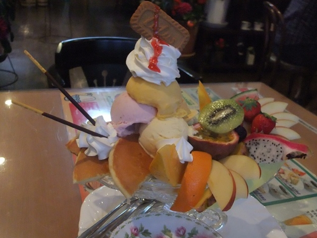 ɂ傫ȃXCJAHׂT{eȂǂĂ܂B_icdL