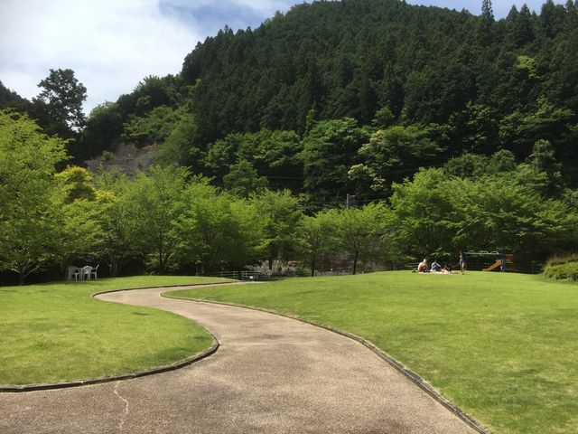 ���̉w�̗��ɂ���Ő�_���̉w �g��H����
