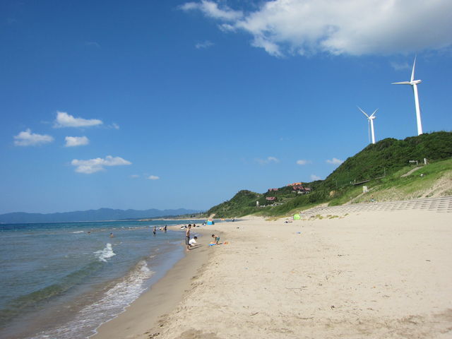 �L�����r�[�`
���͔��d�̋@����G�ɂȂ�_���̉w �L��������