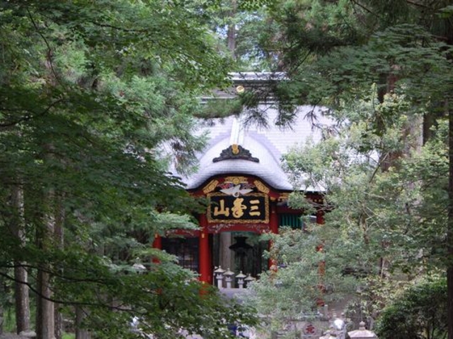 �؁X�̒��ɂ͎R�傪�B_�O��R�i��ʌ������s�j