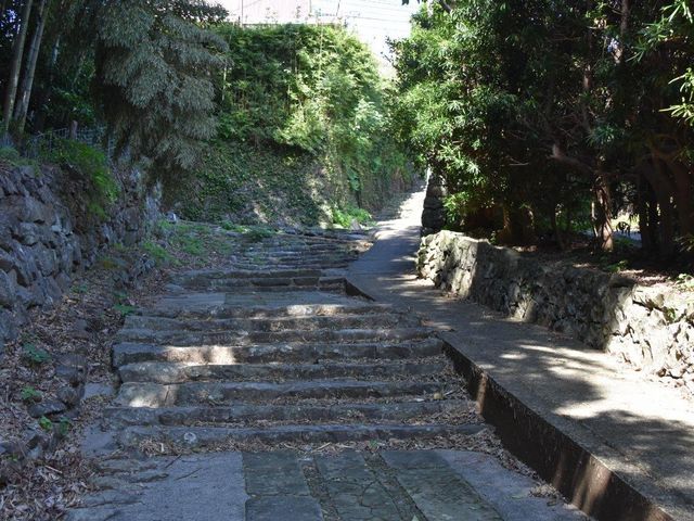 三浦按針の墓 墓へ続く坂道_三浦按針の墓