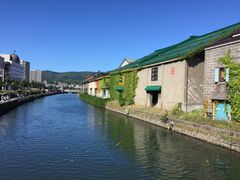 �^�͂ƐΑ��q�ɌQ�̎ʐ^1