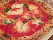 sN̃sbcFA C] PIZZERIA ISOLA É~bhhXNGAX̓eʐ^1