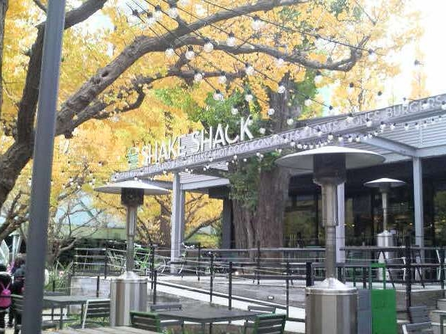 �C�`���E�̌����̎����͉��F�����܂����؁X�̉��Ŗ��킦�܂��B_�V�F�C�N �V���b�N �O�������傤���ؓX�iSHAKE SHACK�j