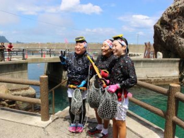 �x�e�������񂪂Q�l�A�V�l���񂪂P�l�ł���_�����C���Z���^�[