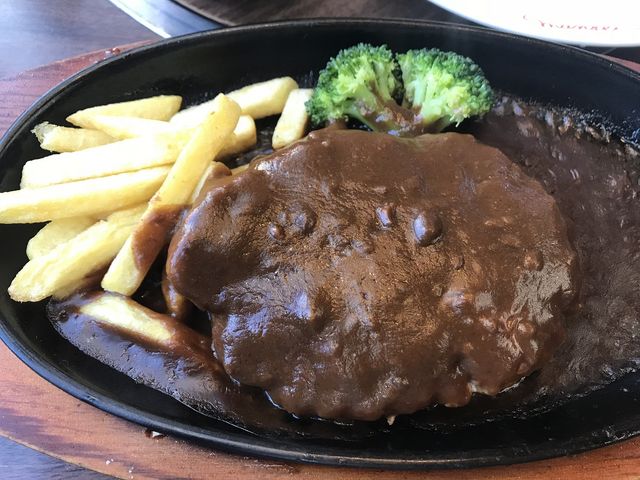 �m�[�}���̃����`_���̖��� ���L�ʓX