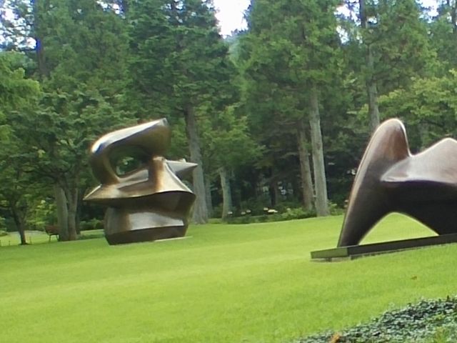 �A�[�g�����R�ɗn������ł���_�����̐X���p��