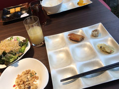 �_��������̃J�t�F�����X�g���� �V���N �z�e��JAL�V�e�B�֓� ���l�ւ̓��e�ʐ^1