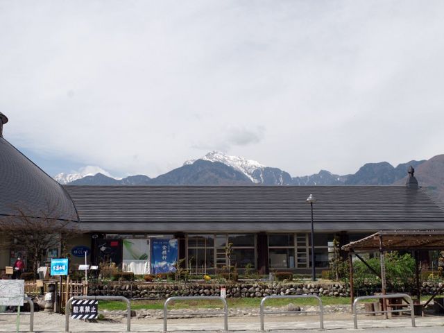 �w�i�̎R�����ꂢ�ł���_���̉w �͂����イ