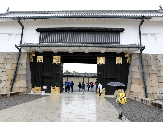 �傫�Ȗ�_����铌����