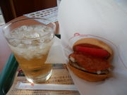 񂳂̃Xo[K[䒆RXiMOS BURGERj̓eʐ^1