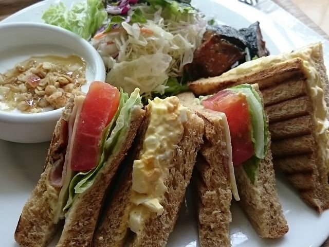 �T���h�C�b�`�̃����`_CAFFE OTTO Piu �J�t�F�I�b�g�[�s�E �\�����A�v���U2�K