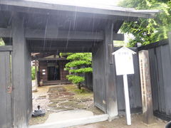 �}���[����̋��ɓ��ƏZ��ւ̓��e�ʐ^1