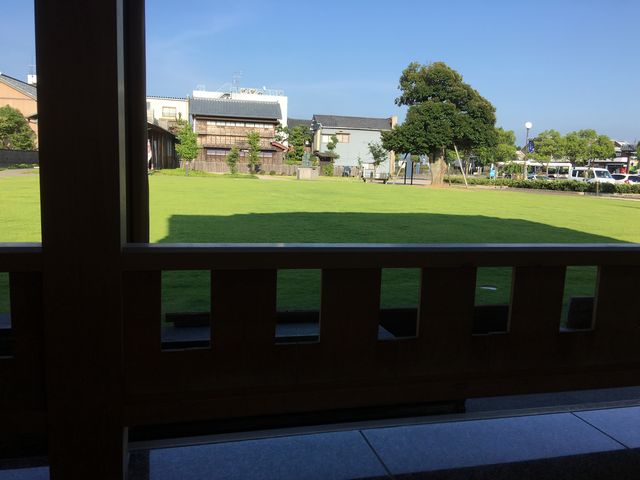 �ڂ̑O�̎Ő��L��𒭂߂Ȃ���̂�т��_����牷��u�����v