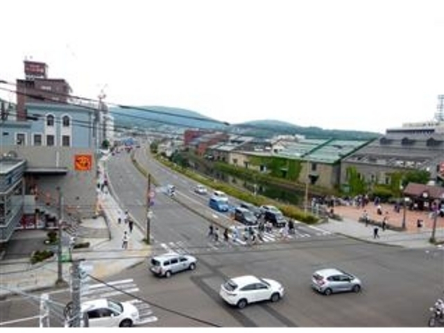 �u�o�������H���΂̌��E�v�����
�@�@�^�͂Ƒq�ɌQ�B_�^�͂ƐΑ��q�ɌQ