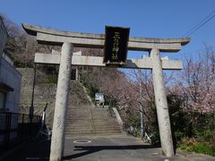 Yanwenli����̎O���_�Ђ̃R�}���ւ̓��e�ʐ^1