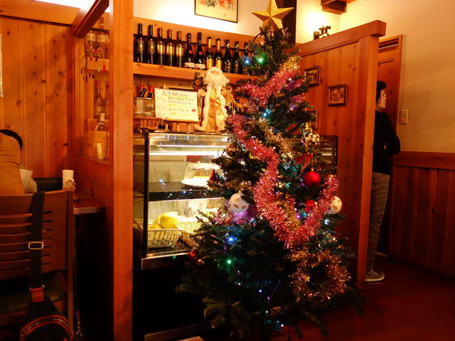 12Ɏf߁ANX}XFɐ܂Ă܂B_T_̓X T` X