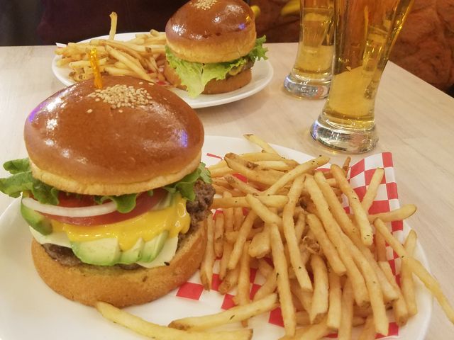 ringoringoTEDDY'S BIGGER BURGERS h\QX̓eʐ^1