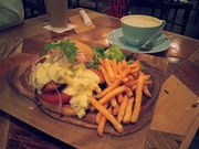 ƂThe French Toast Factory iU t` g[Xg t@Ng[j̓eʐ^1