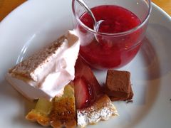 ��˂�����̃N���u�n���G�E��R�ޗ��G�قւ̓��e�ʐ^1