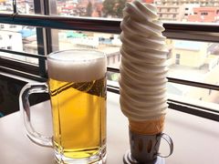 生ビールとソフトクリームの比較_マルカンデパート大食堂