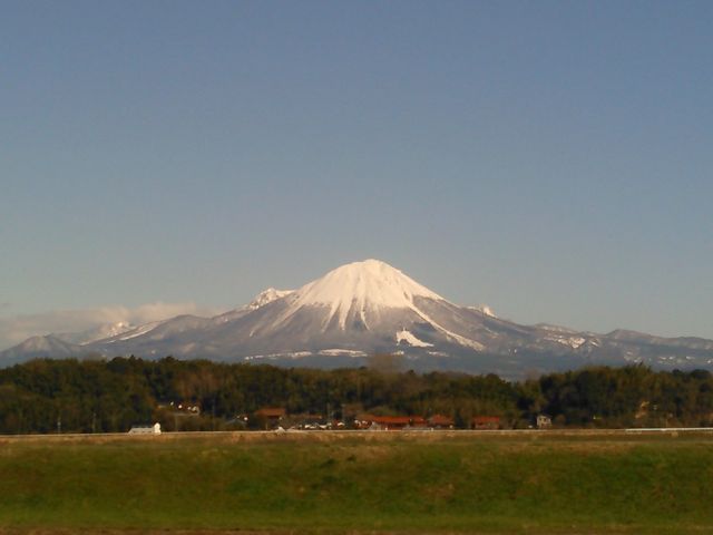 ������Ԃ�����R�̎p�ł�_��R