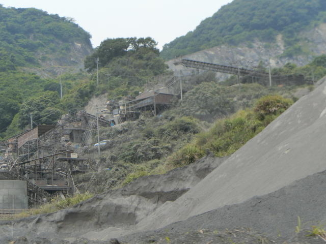 Af̃Zbĝ悤ȕiLAv킸ԂĎʐ^B܂B_Ldv`IQۑn