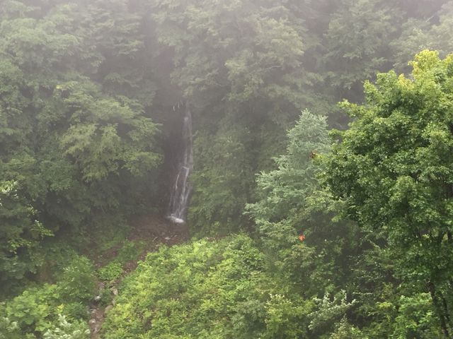 J~ĂĐʂĂ߂AO蔗͂̂闬ꂪ܂B_锒̑