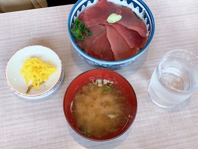 �U�߂��񂪐H�ׂ��}�O����_���ْ��s