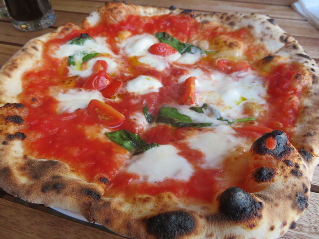 C`IV̋ɂ̃}Q[^_PIZZERIA ASTRA