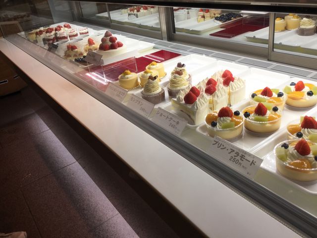 �Ƃ��Ă����[�Y�i�u���Ŕ����������ȃP�[�L�B_�Z�Ԓ��{�X