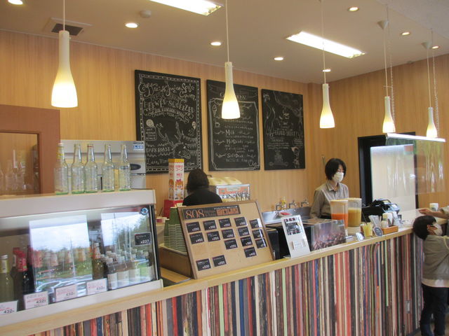 �������A�C�X�N���[���̔��X�ł��B_���Ă��Ȏ��R�_�� �����X