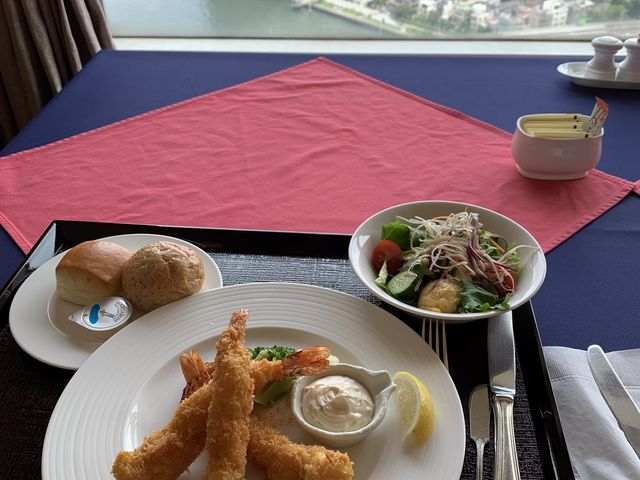 ���C���ƃT���_�A�p���͂������ł��܂���
���͕��ʂł����B_����N���X�g���z�e��