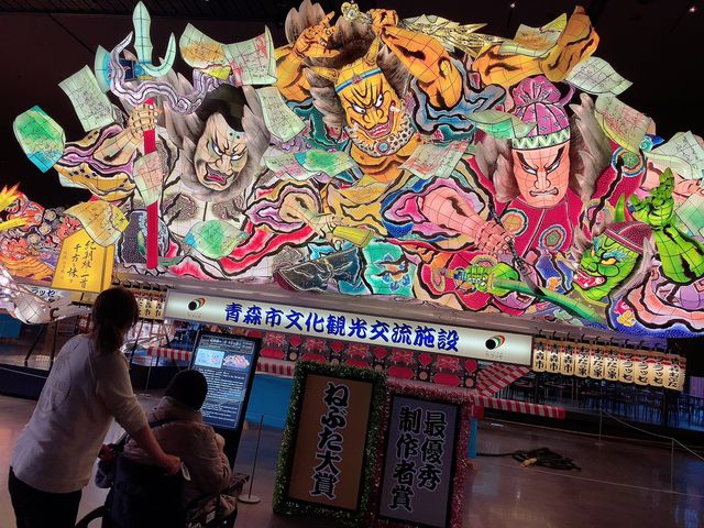 大迫力のねぶた。実際にお祭りで動いてた物が展示されてます_ねぶたの家 ワ・ラッセ