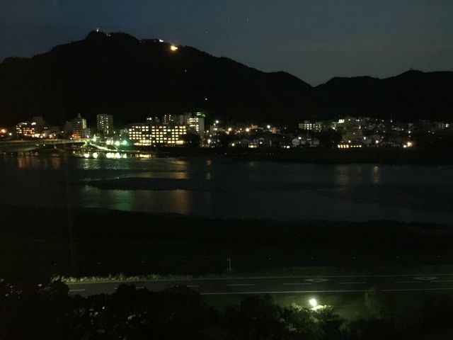 10�K�̃��o�[�T�C�h�����猩�����i�B�z�e���̍L����̌������ɒ��ǐ삪�����āA�Â��Ȓ����Y��ł����B_�s�z�e���@�򕌒��ǐ�