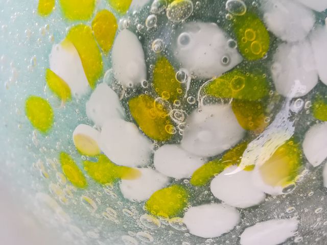 �F��͗l���I�ׂ܂���
���F�A���A�ڂ����Ȃ����ʁA�ꕔ�������ɖ͗l�����܂���_Glass Studio Calore