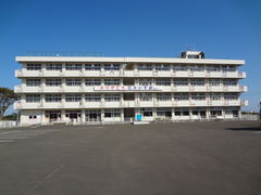 takeshik����̐k�Ј�\�@���s���r�l���w�Z�ւ̓��e�ʐ^1