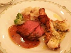 �^�J�V�����S.S.�R�����r�A�E�_�C�j���O���[���ւ̓��e�ʐ^1