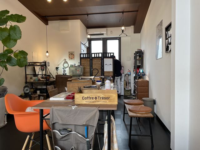 ��Ǝ�_�C�h�A�[�g�W���G���[��i�X