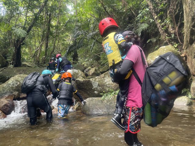 �ו���������w����Ă���̂ɁA�������܂ł��Ă���܂����B_�ɂ�����̂����ȐΊ_��