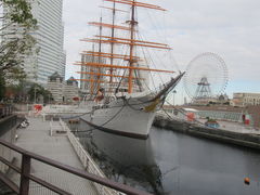 �G���b�N����̔��D���{�ۥ���l�݂ȂƔ����قւ̓��e�ʐ^1