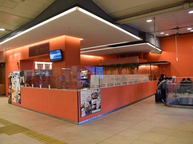 }XJ[ڂ̑OɃR[q[ȂǒJtF܂B_c}dSVhw